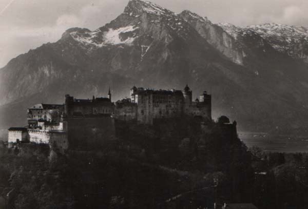 Hohensalzburg mit Untersberg.jpg