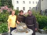 Gartenhelfer Norbert,  Gartenmeister Bruder Beda, Klostervorsteher Pater Alexander